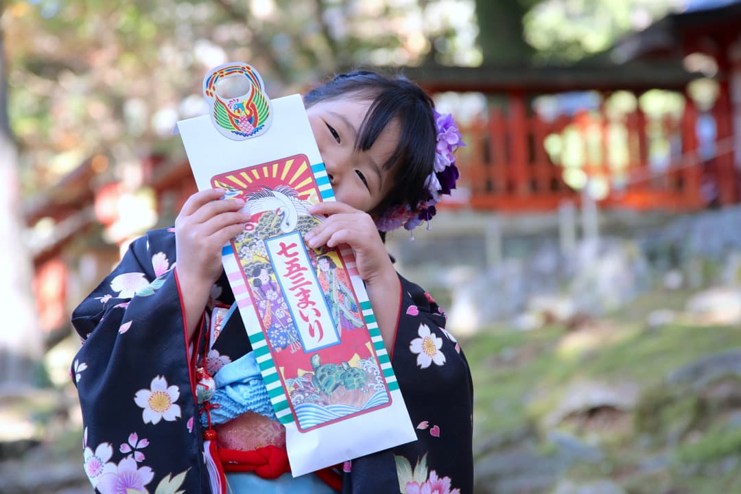 神社で記念写真