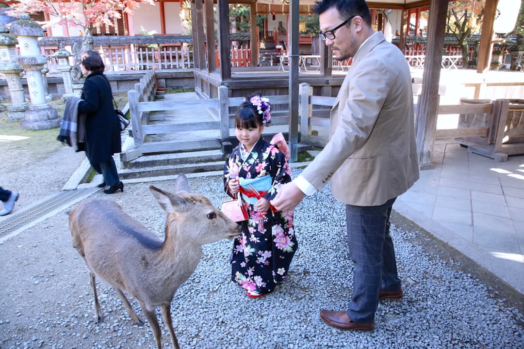 神社で記念写真