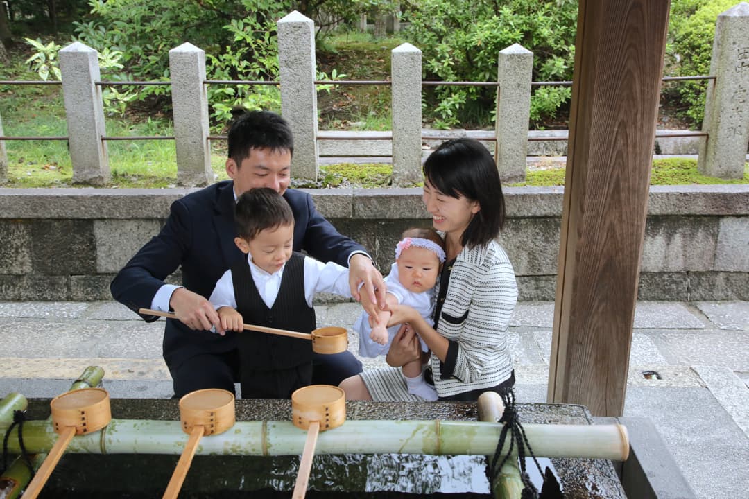 神社で記念写真