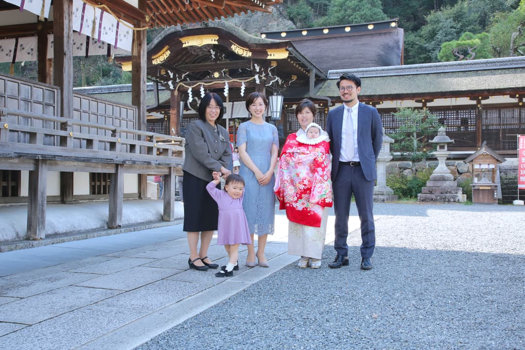 神社で記念写真