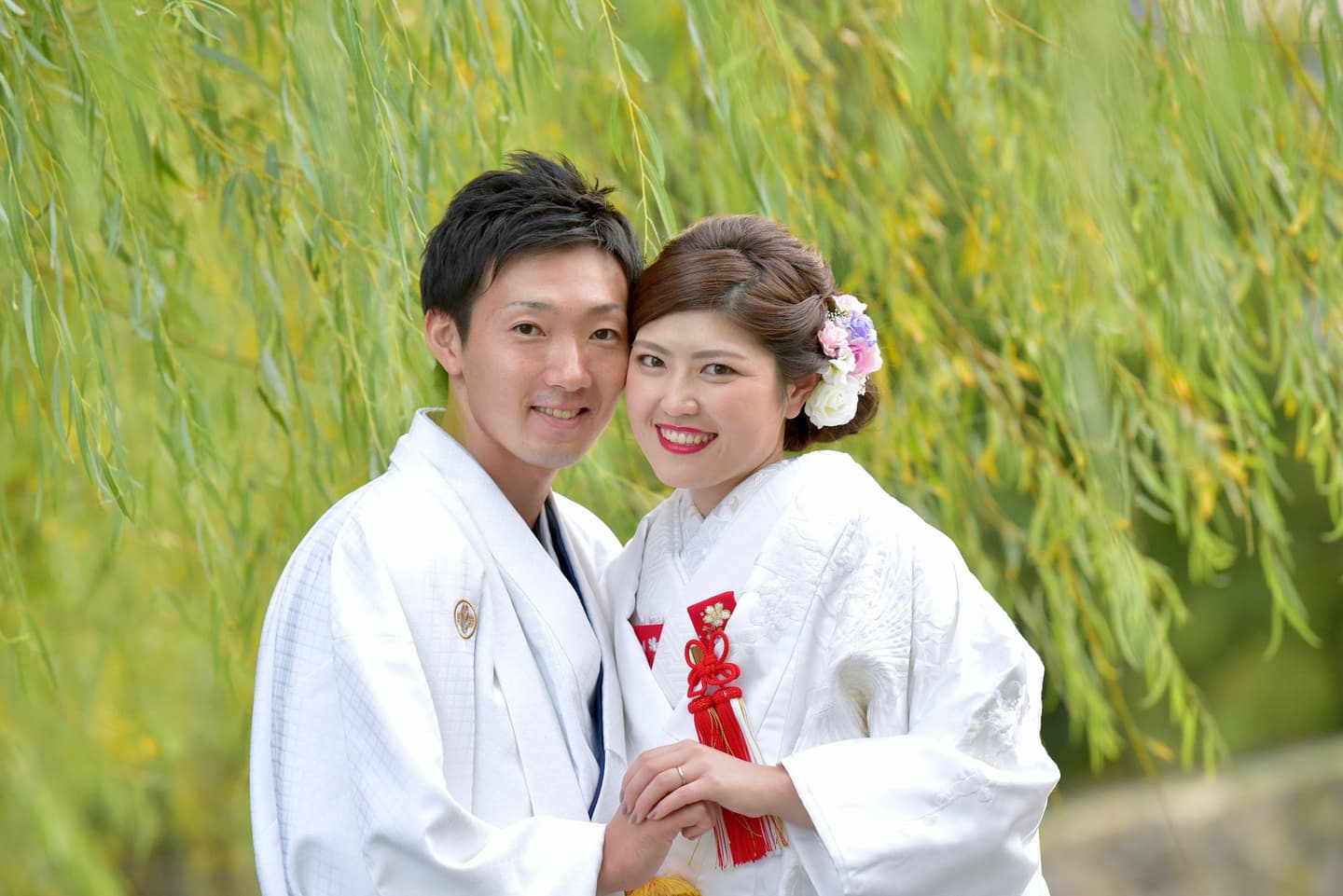 洋髪の髪型で白無垢で前撮りの写真