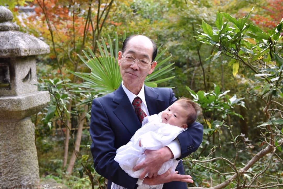 お宮参りの自然な写真