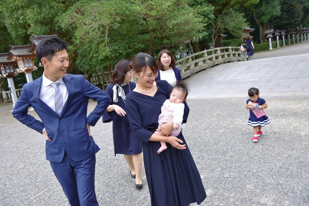 お宮参りの自然な写真