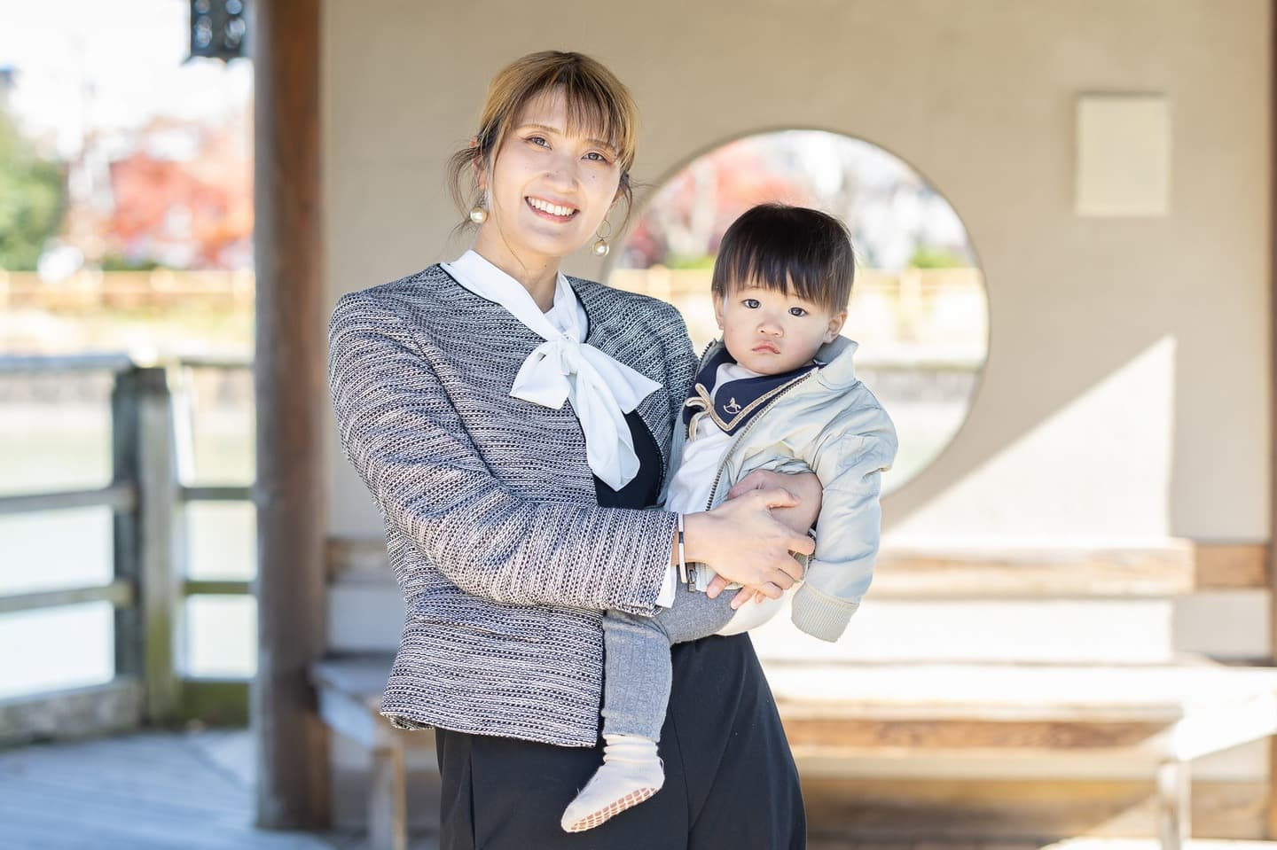 七五三の子供とお宮参りの赤ちゃん
