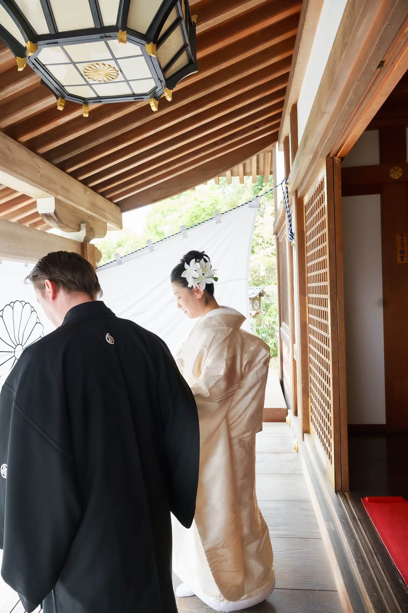 神社で結婚式の白無垢の花嫁