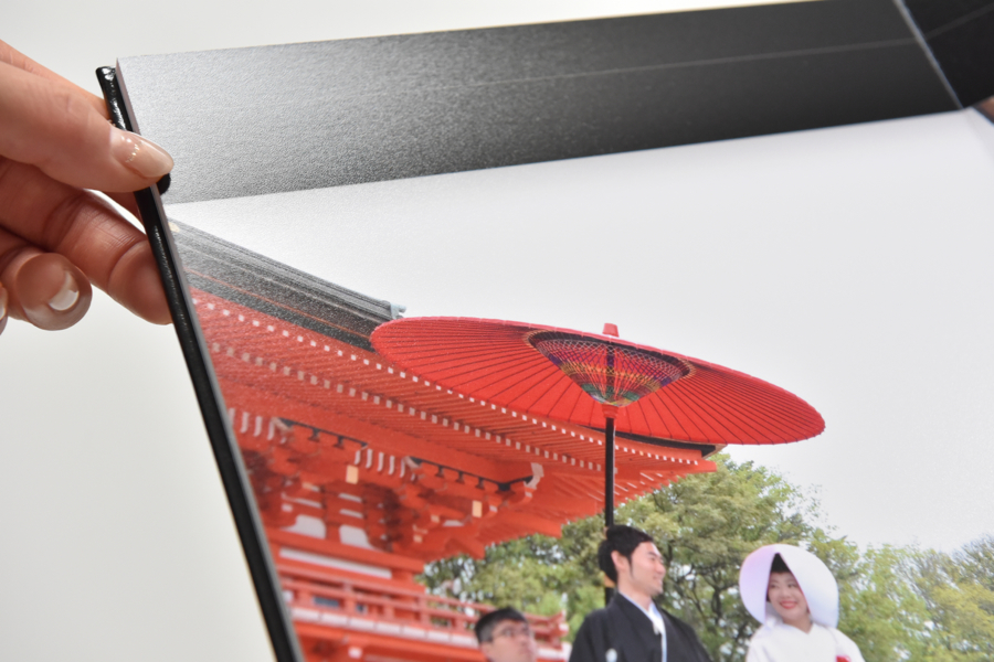 手作りで、自作では出来ない外注のフォトアルバムの中で安いリーズナブルで両親へのプレゼントに人気なフォトブック