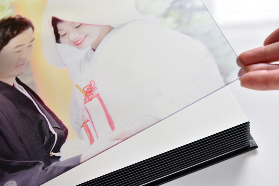 手作りで、自作では出来ない外注のフォトアルバムの中で安いリーズナブルで両親へのプレゼントに人気なフォトブック