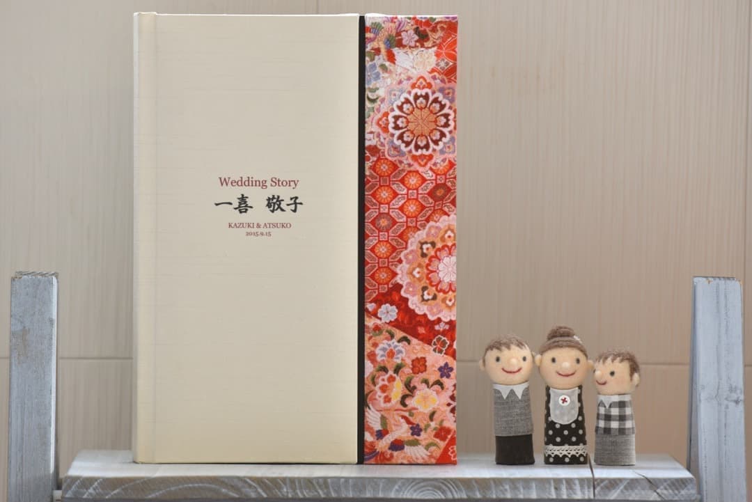 手作りで、自作では出来ない外注のフォトアルバムの中で安いリーズナブルで両親へのプレゼントに人気なフォトブック