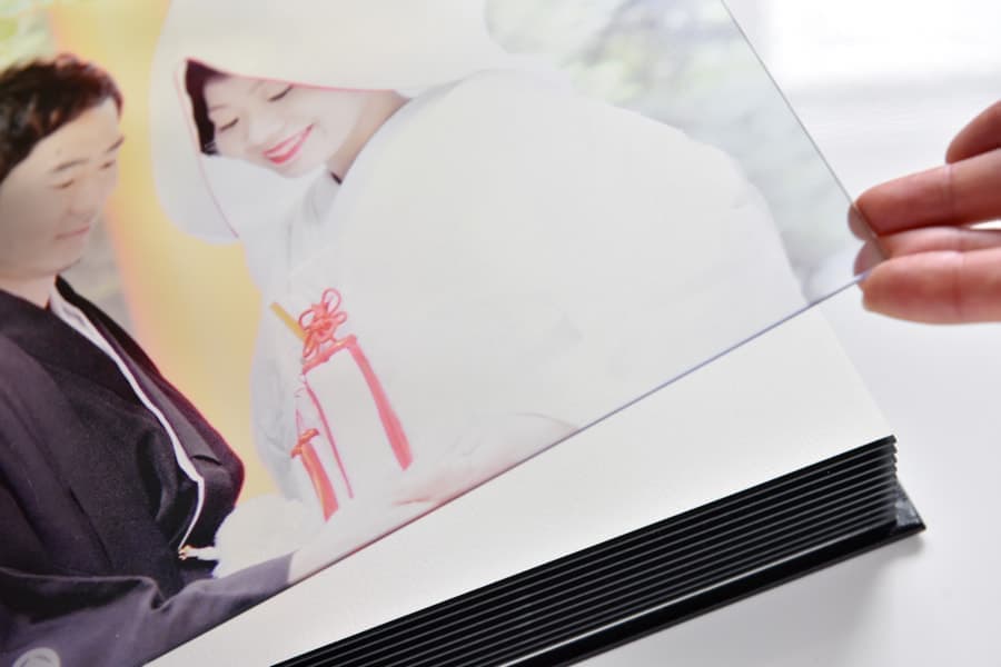 手作りで、自作では出来ない外注のフォトアルバムの中で安いリーズナブルで両親へのプレゼントに人気なフォトブック