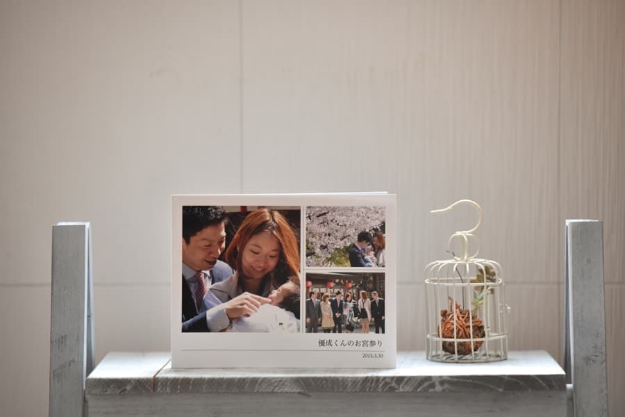 手作りで、自作では出来ない外注のフォトアルバムの中で安いリーズナブルで両親へのプレゼントに人気なフォトブック