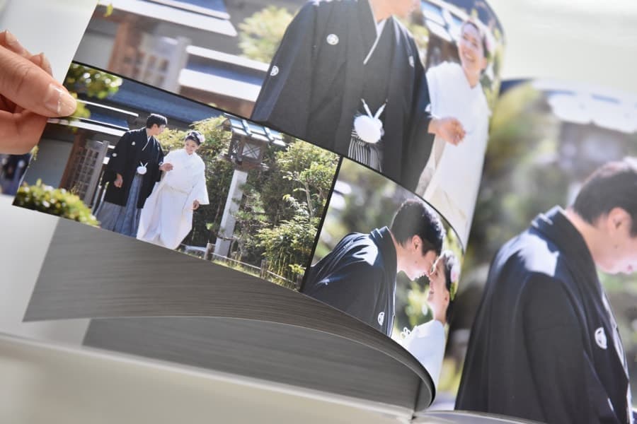 手作りで、自作では出来ない外注のフォトアルバムの中で安いリーズナブルで両親へのプレゼントに人気なフォトブック