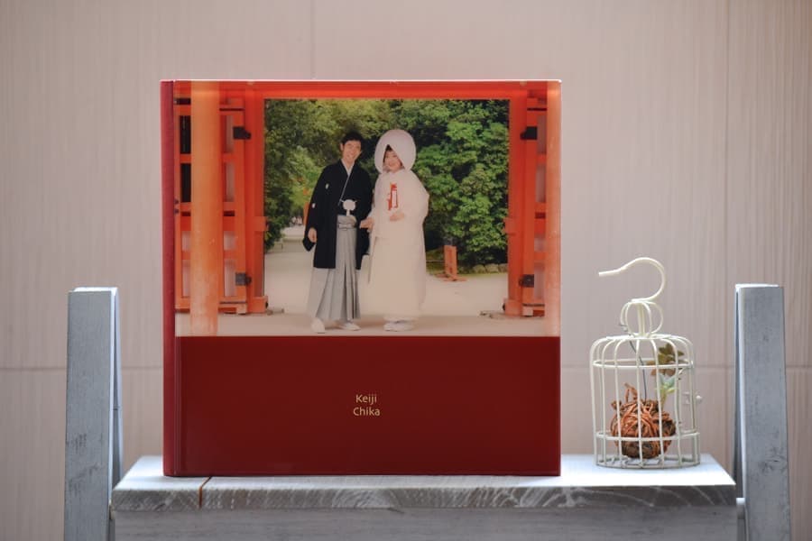 手作りで、自作では出来ない外注のフォトアルバムの中で安いリーズナブルで両親へのプレゼントに人気なフォトブック