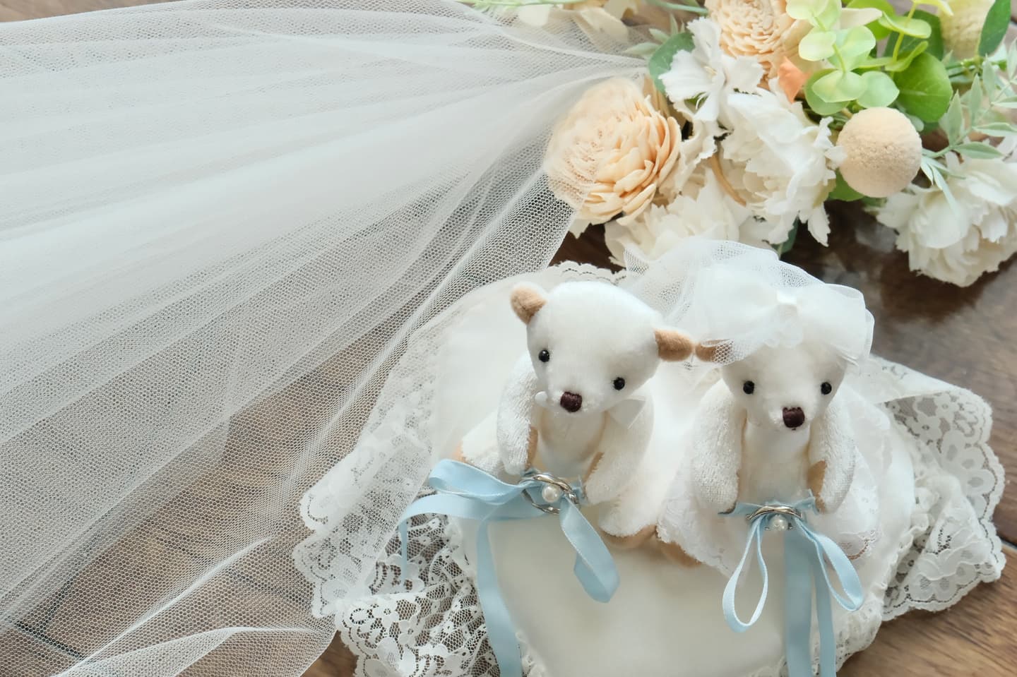 チャペルで結婚式と同じようなフォトウエディングの写真