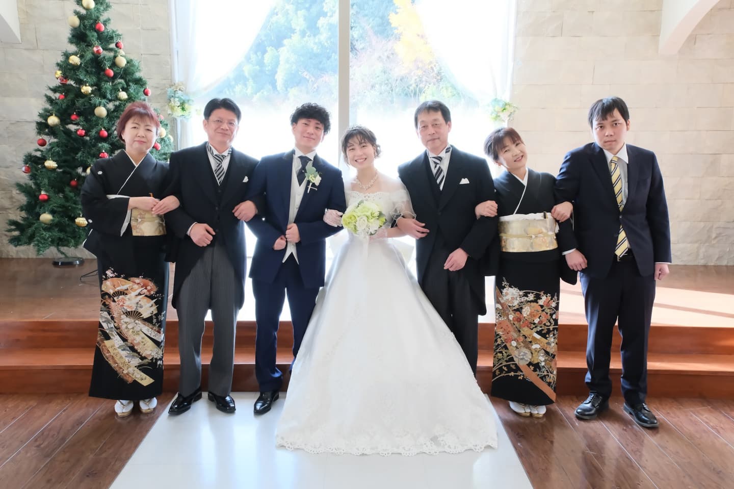 チャペルで結婚式と同じようなフォトウエディングの写真
