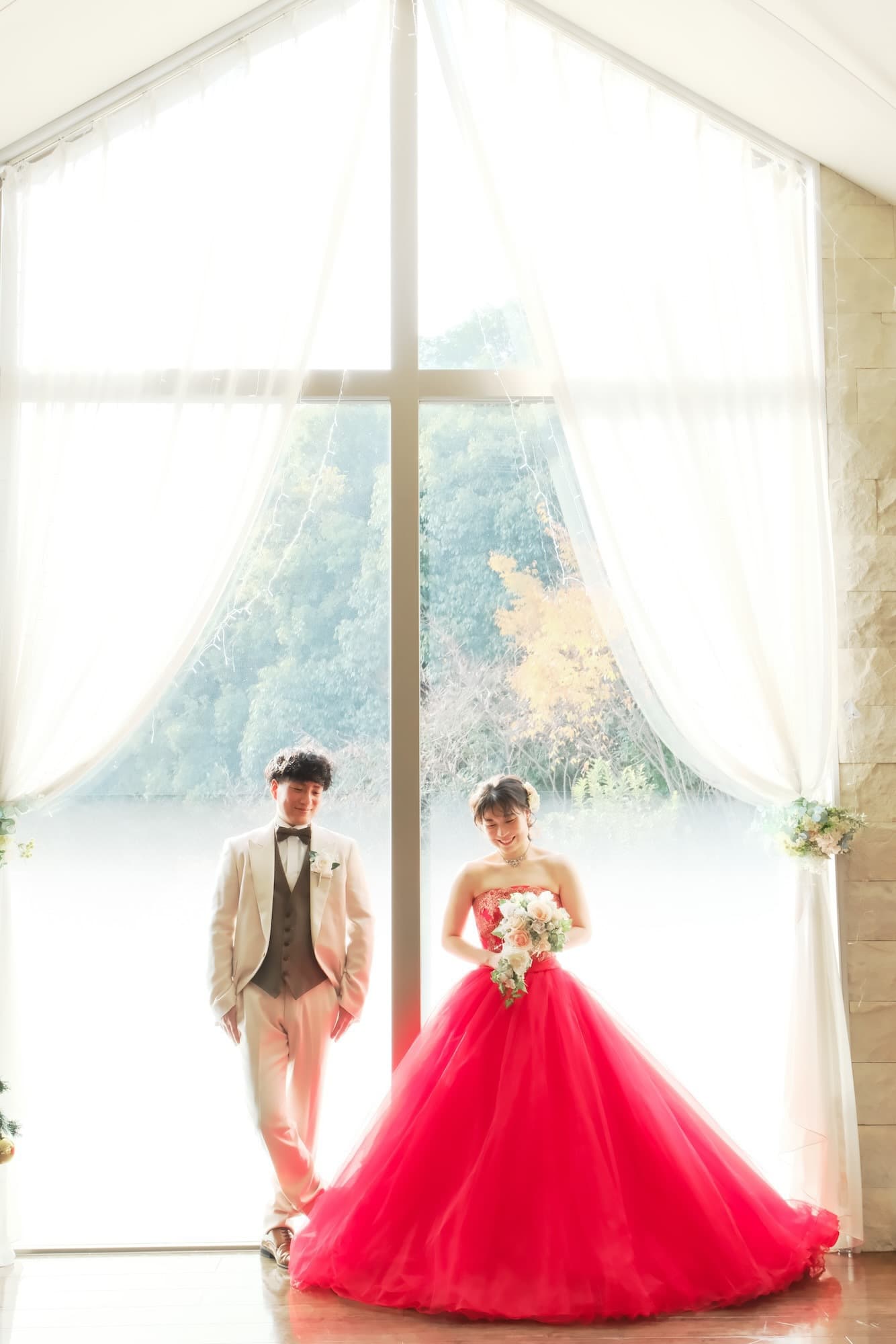 チャペルで結婚式と同じようなフォトウエディングの写真