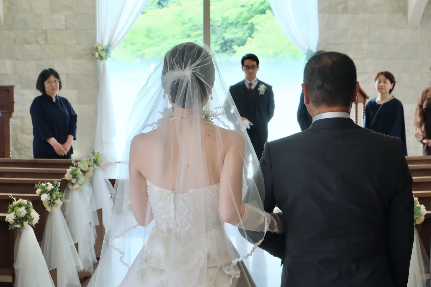 チャペルで結婚式みたいなフォトウエディングの写真