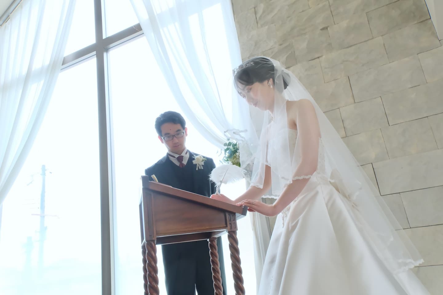 チャペルで結婚式みたいなフォトウエディングの写真