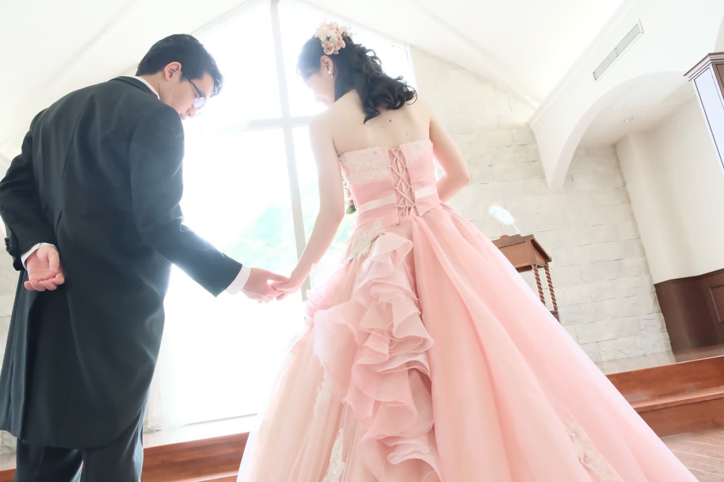 チャペルで結婚式みたいなフォトウエディングの写真