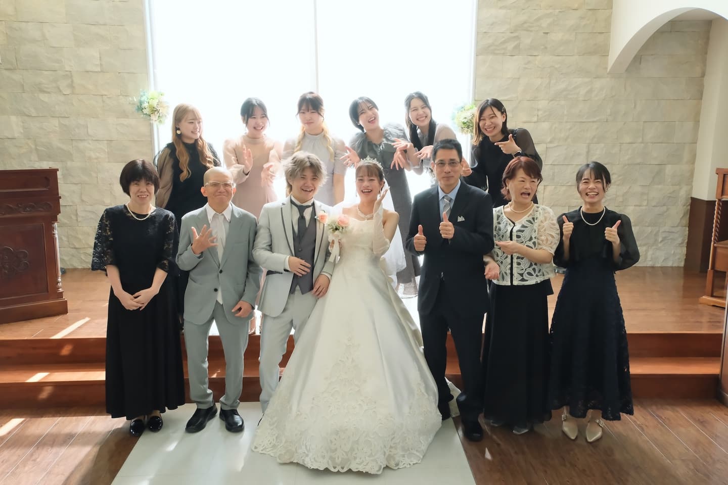 フォトウエディングをチャペルで撮る花嫁