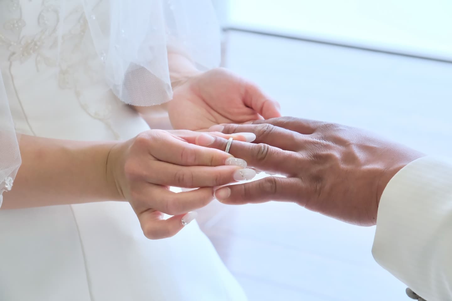 チャペルで結婚式と同じようなフォトウエディングの写真