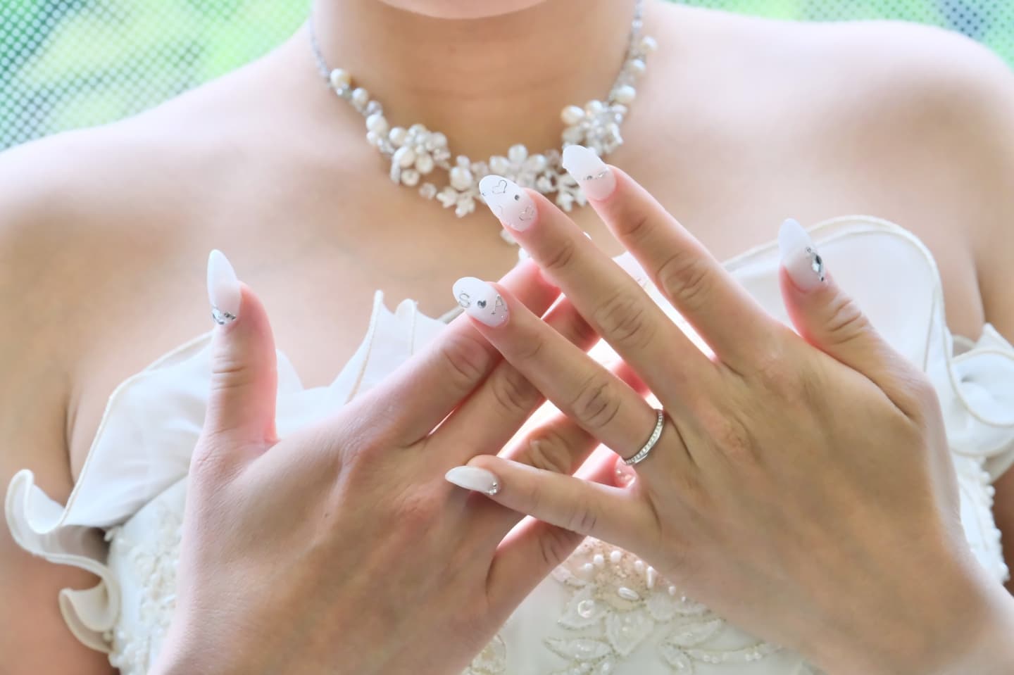 チャペルで結婚式と同じようなフォトウエディングの写真