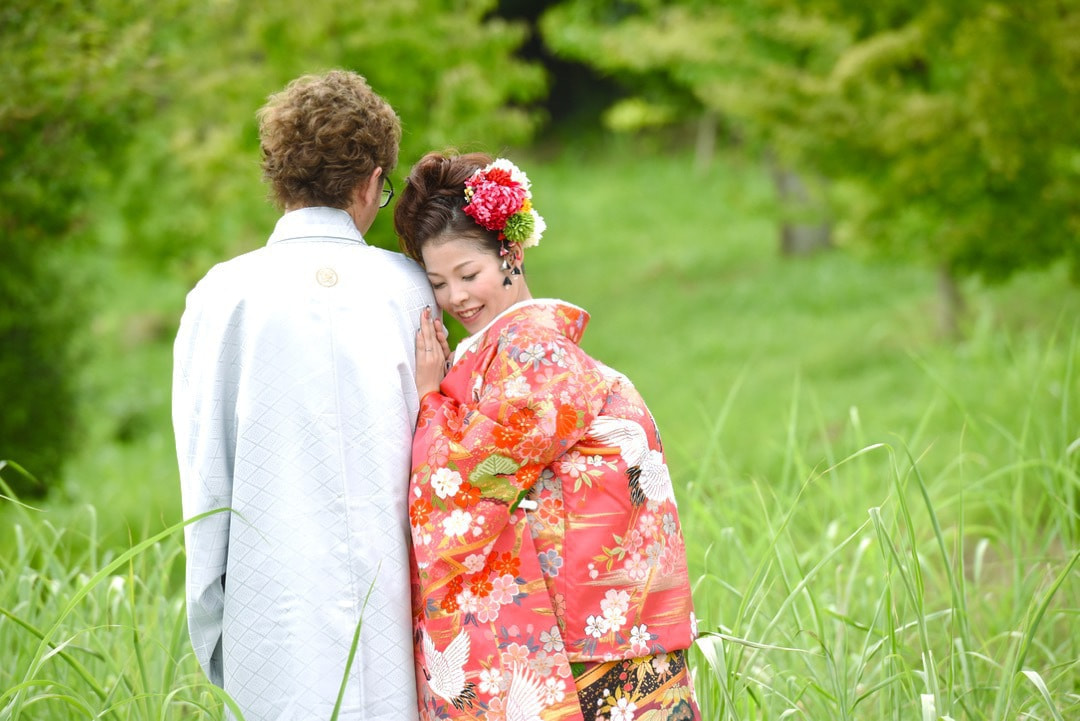 和装でフォトウェディングを公園やひまわり畑、菜の花畑や桜でのロケーション写真