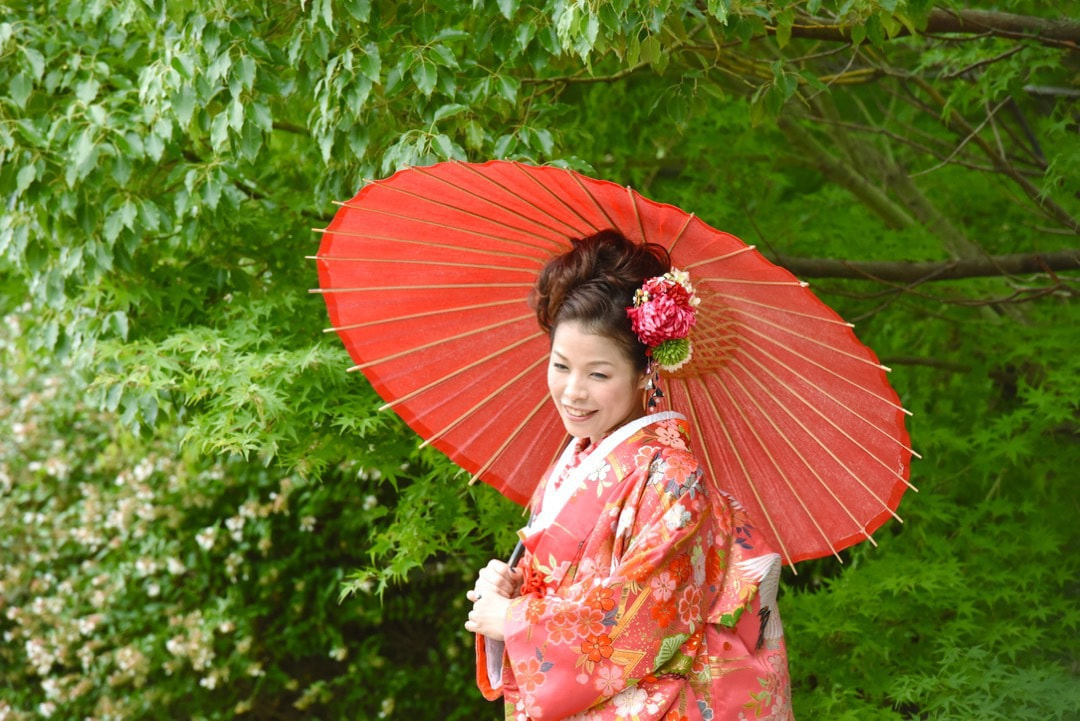 和装でフォトウェディングを公園やひまわり畑、菜の花畑や桜でのロケーション写真