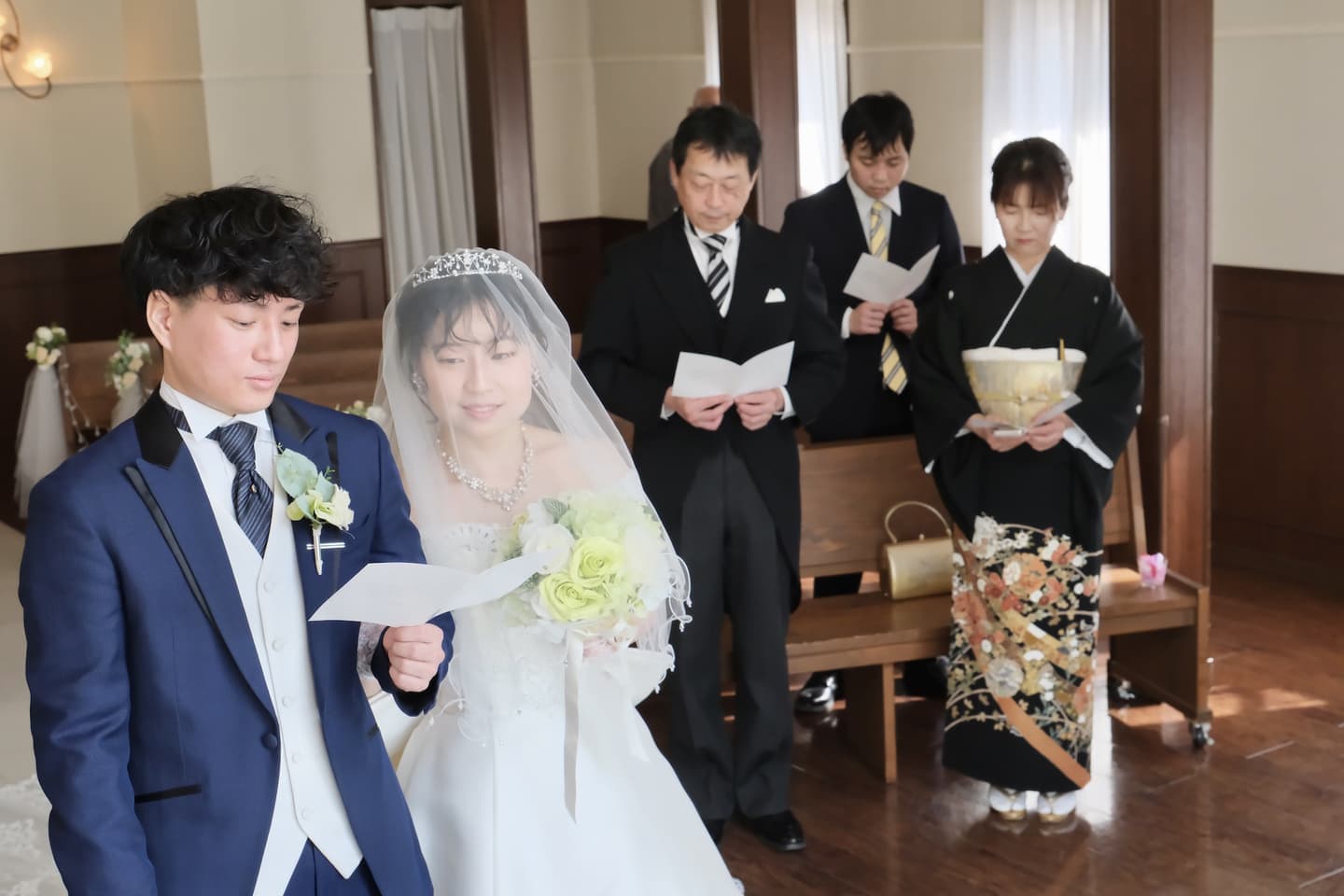 チャペルで結婚式と同じようなフォトウエディングの写真