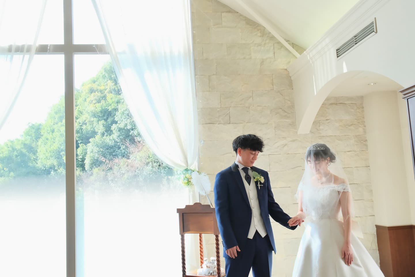 チャペルでのドレスフォトウェディングの写真