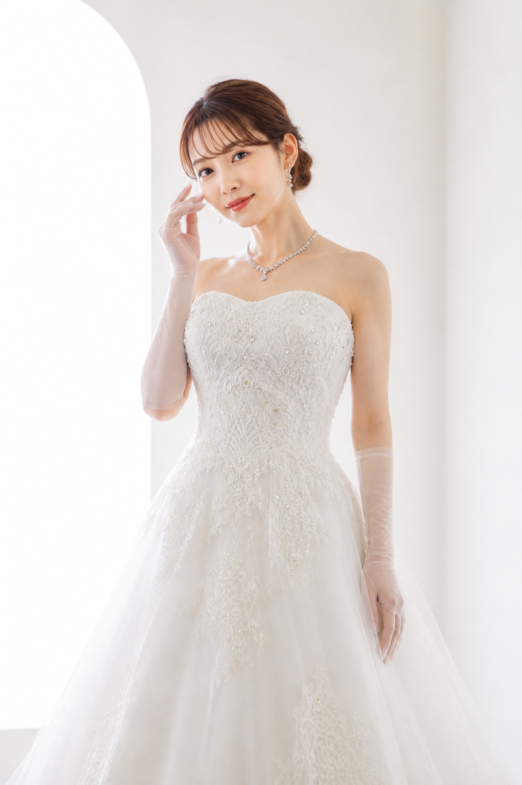 ウェディングドレスを着た女性