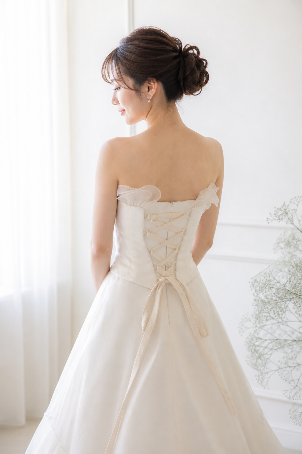 ウェディングドレスを着た女性