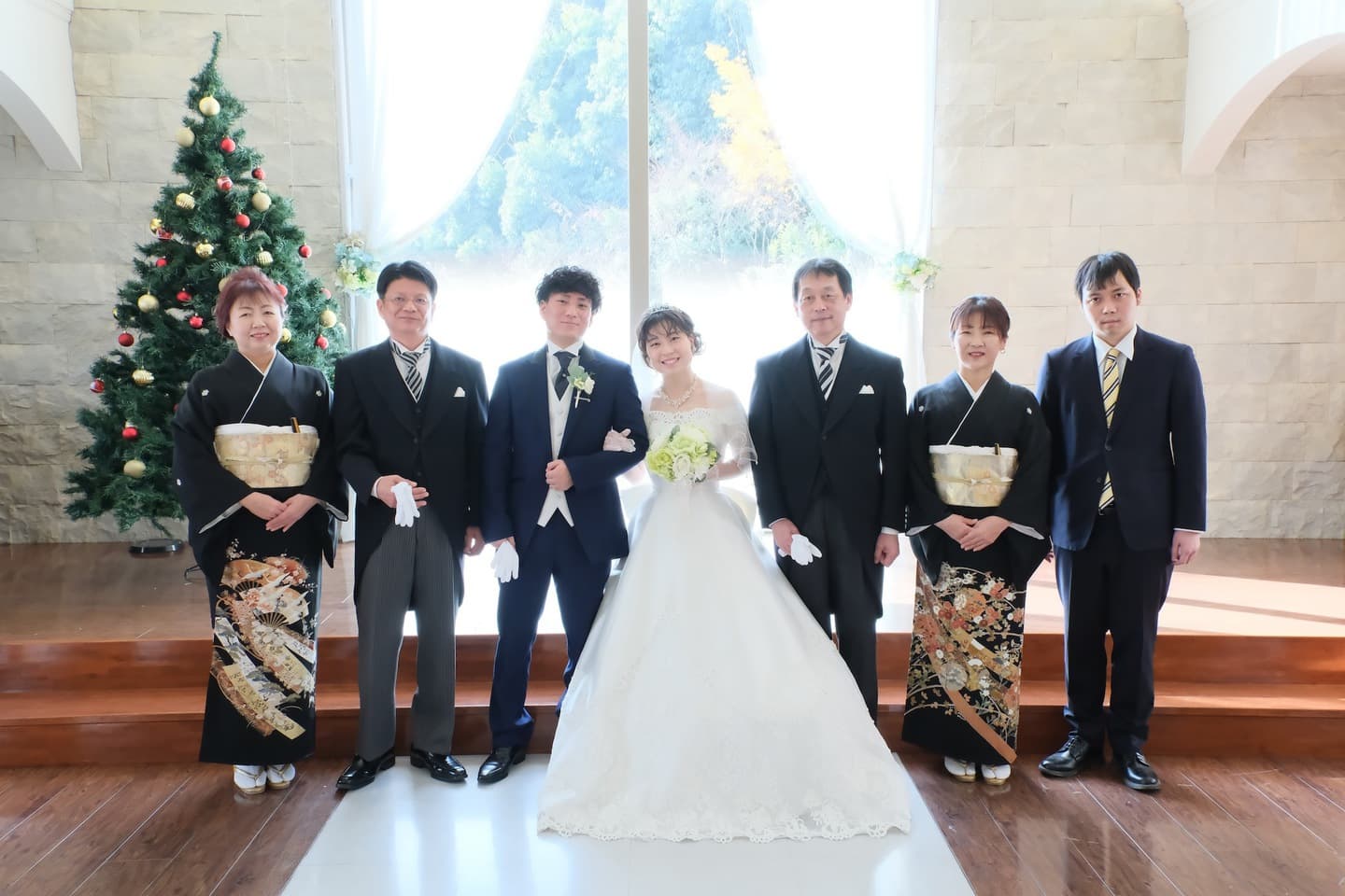 家族と一緒に撮影したフォトウェディング写真