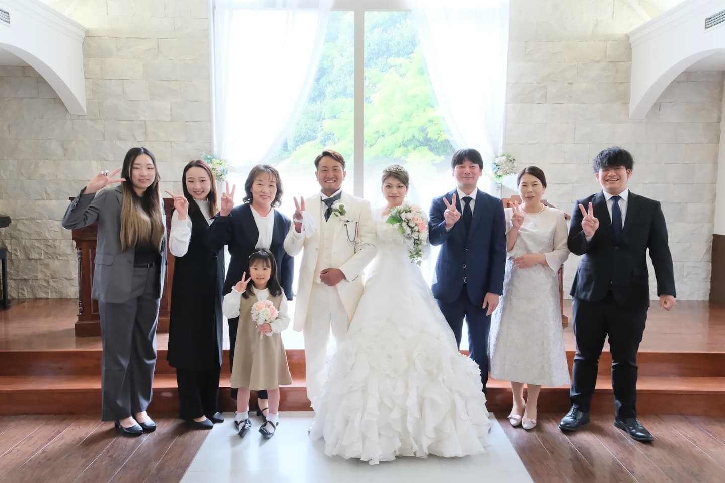 チャペルで結婚式と同じようなフォトウエディングの写真
