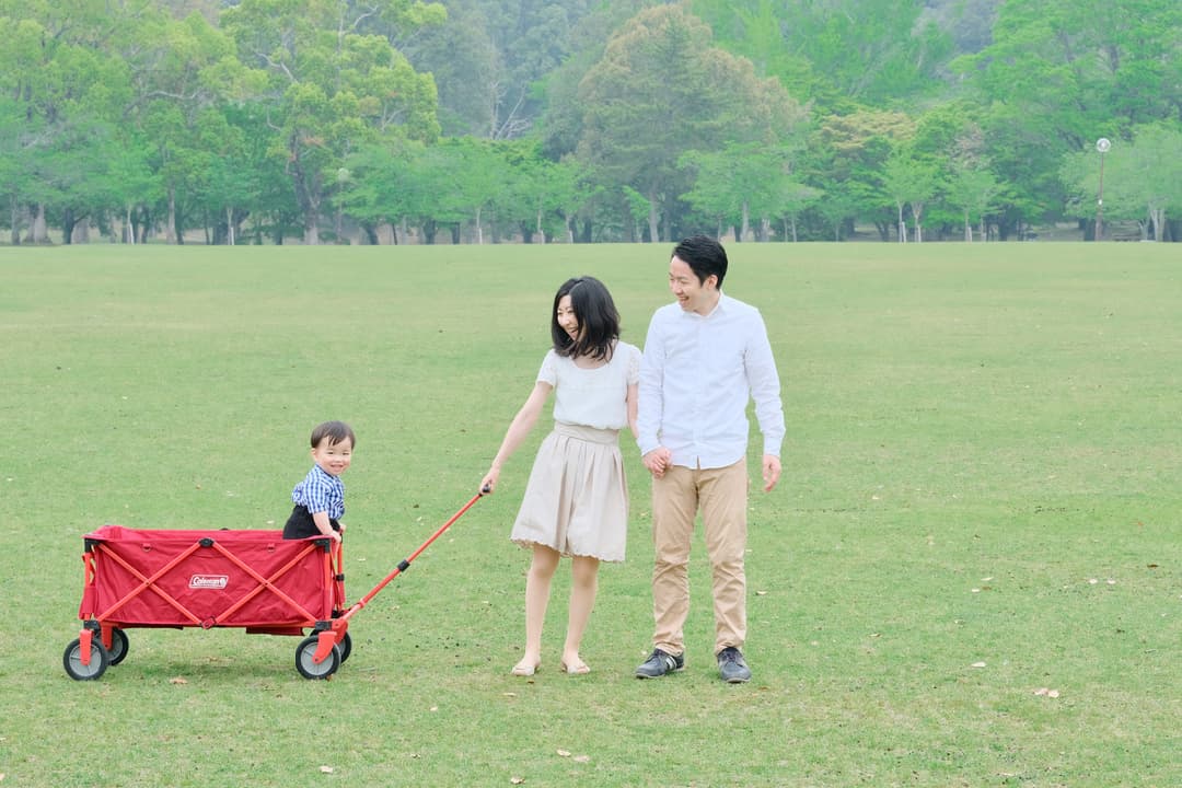 自宅や公園で家族写真