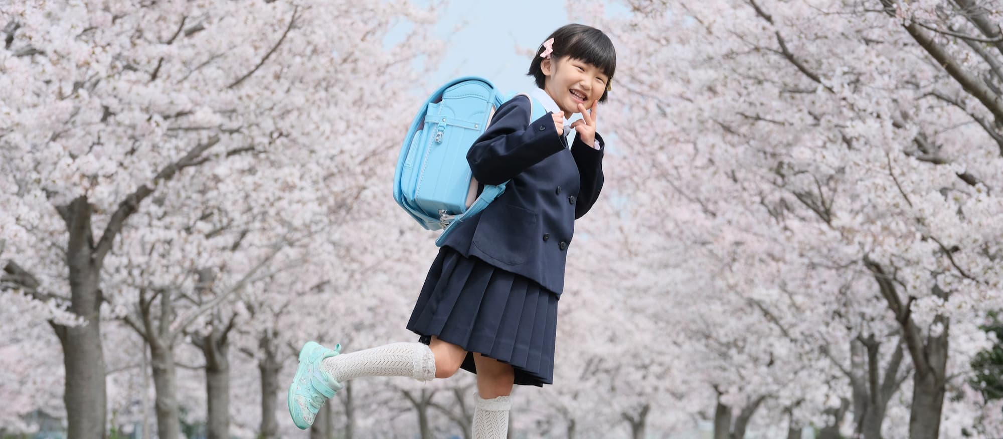 お父さんとお母さんと子どもの写真