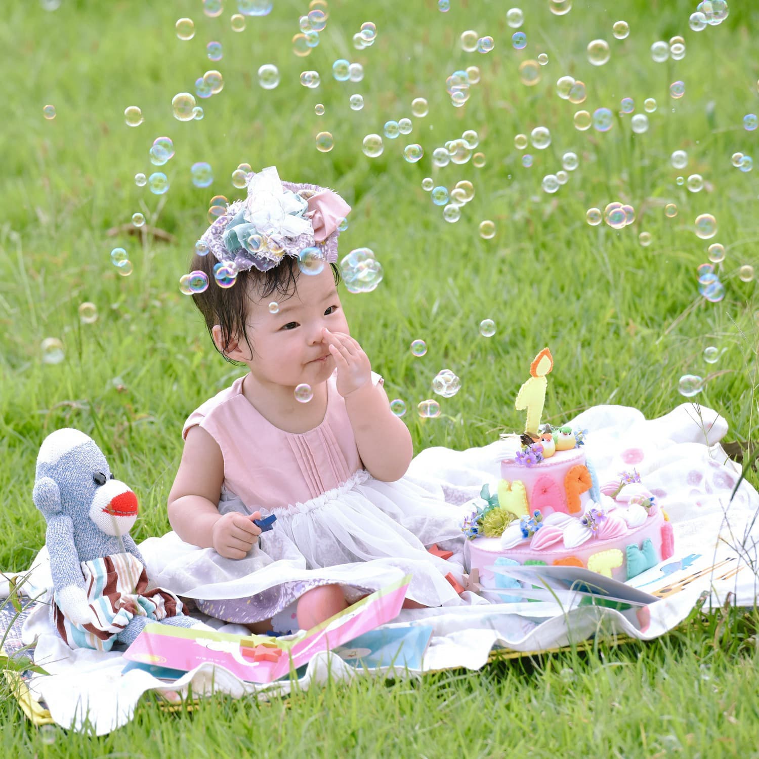 お父さんとお母さんと子どもの写真