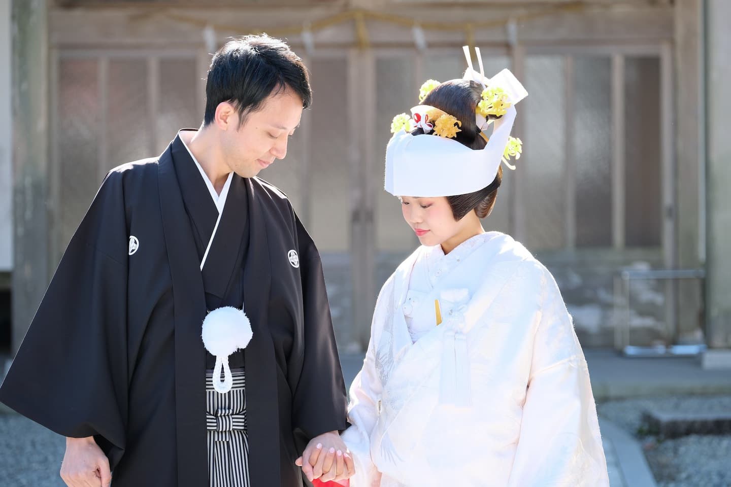 白無垢カツラ綿帽子の写真