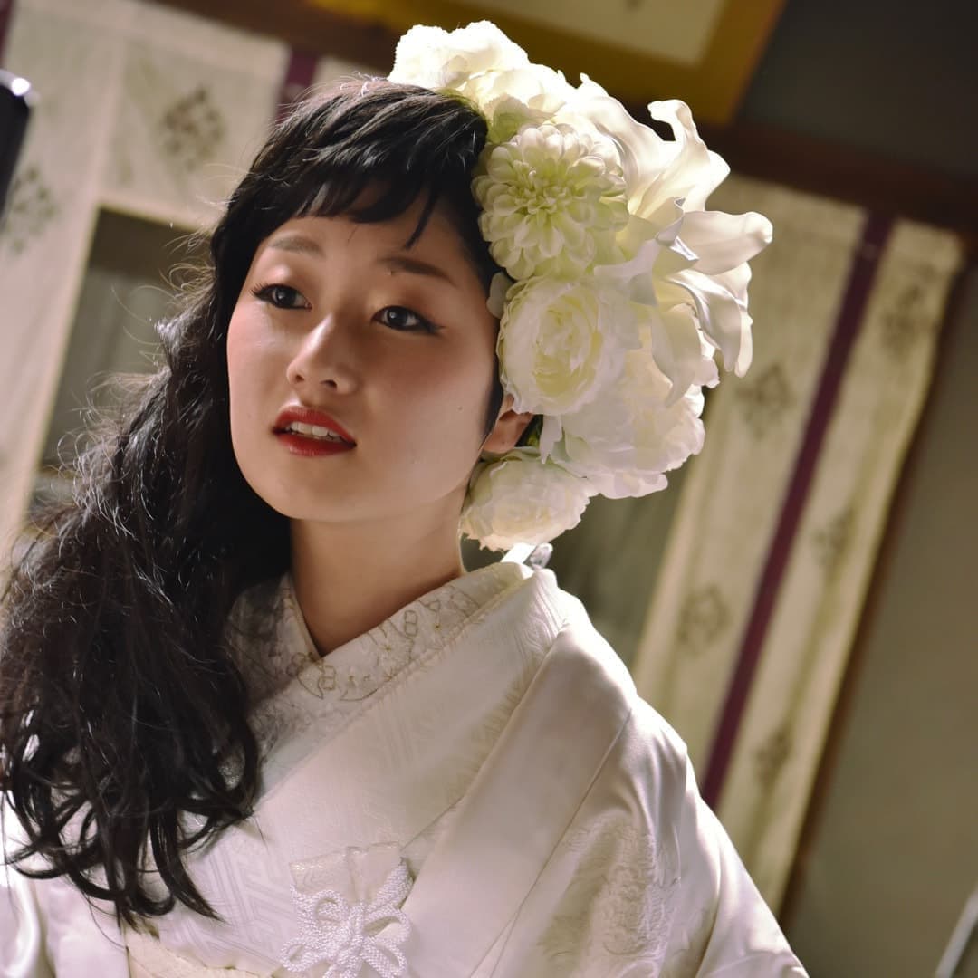 神社で結婚式の洋髪髪型ヘアスタイルの写真