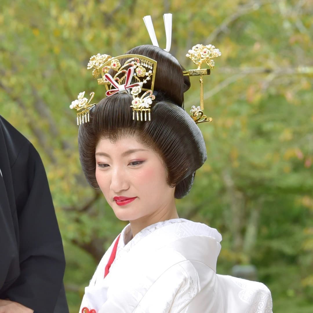 結婚式髪型:花かんざし②金色