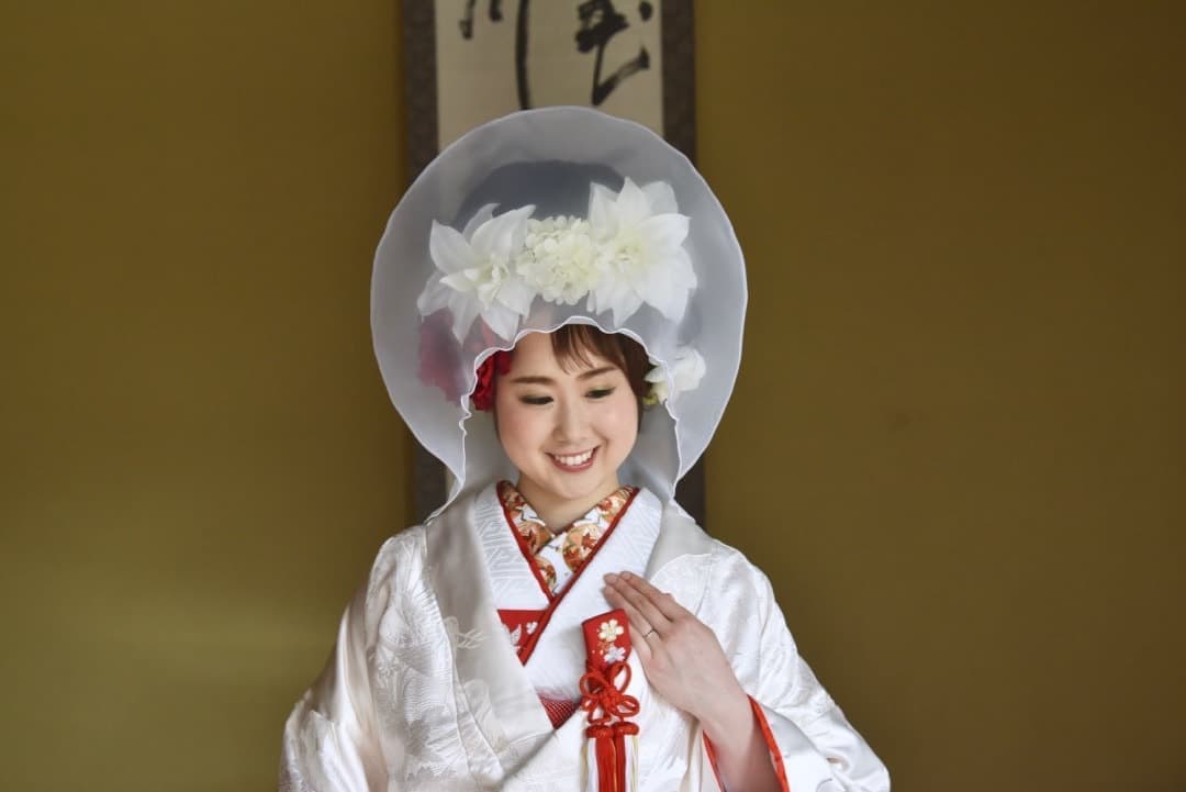 神社で結婚式の洋髪髪型ヘアスタイルの写真
