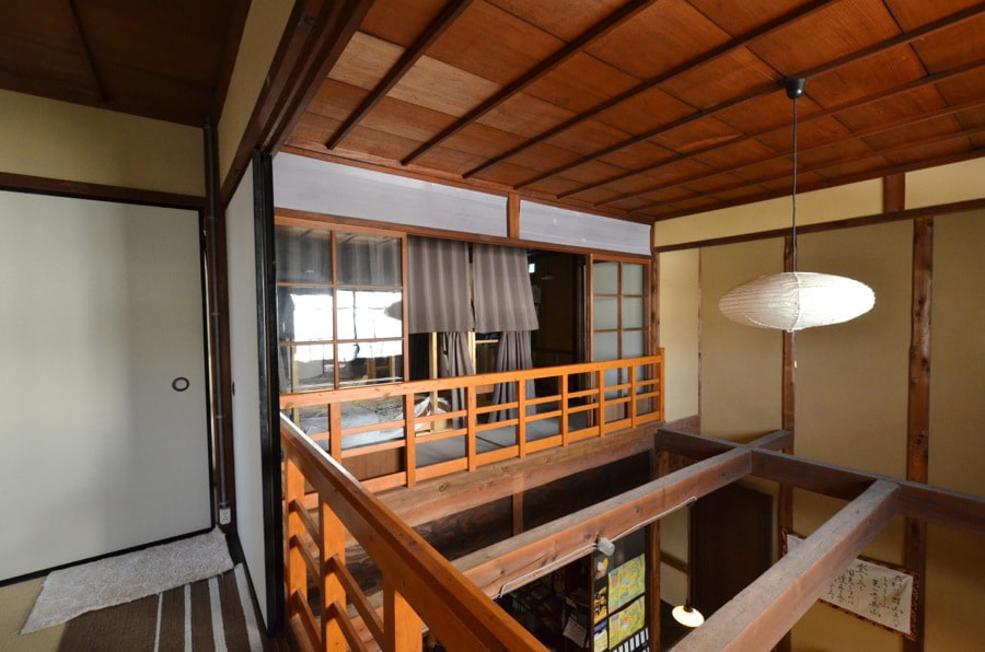 奈良でどこにでもあるホテルと違う宿泊施設で、じゃらんだけではではわからない撮影前日から観光名所に行くために宿泊する安いゲストハウスや旅館と町家ゲストハウスならまちの写真