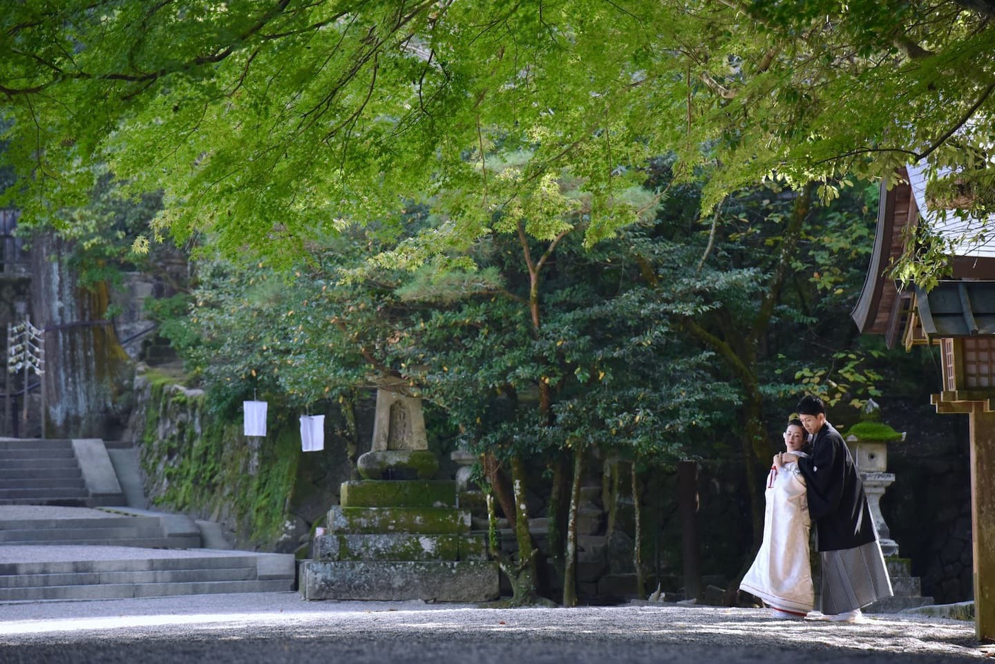 神社での結婚式の写真