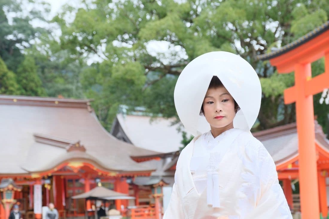 熊野那智大社で白無垢綿帽子の花嫁