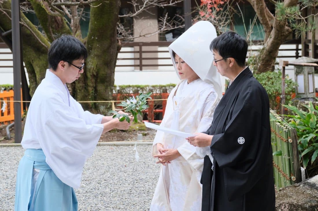 熊野那智大社で白無垢綿帽子の花嫁