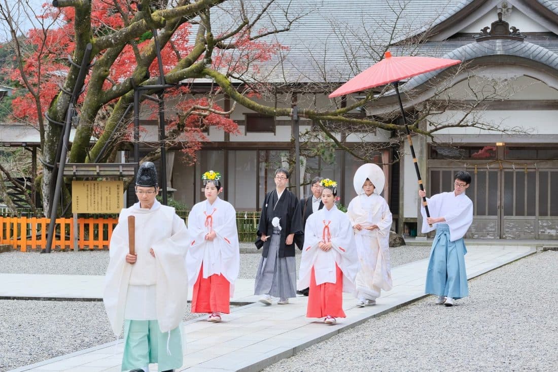 熊野那智大社で白無垢綿帽子の花嫁