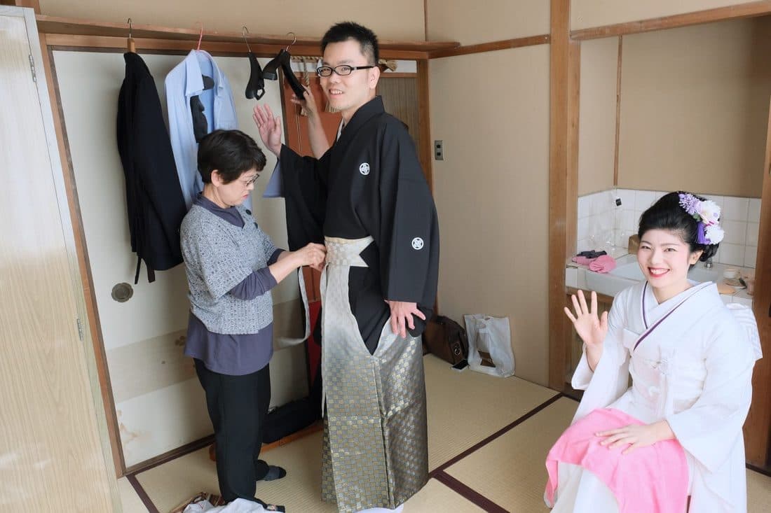 白無垢で茨木神社の結婚式