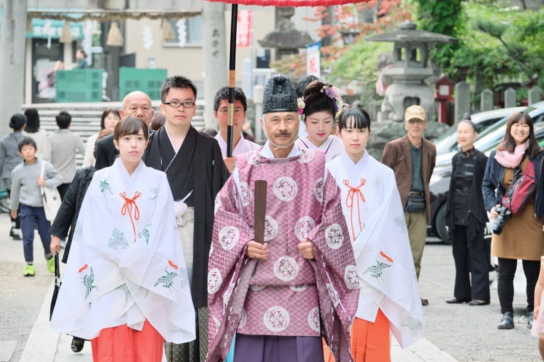 白無垢で茨木神社の結婚式