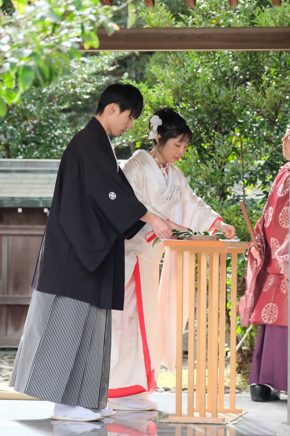 神社での結婚式の写真
