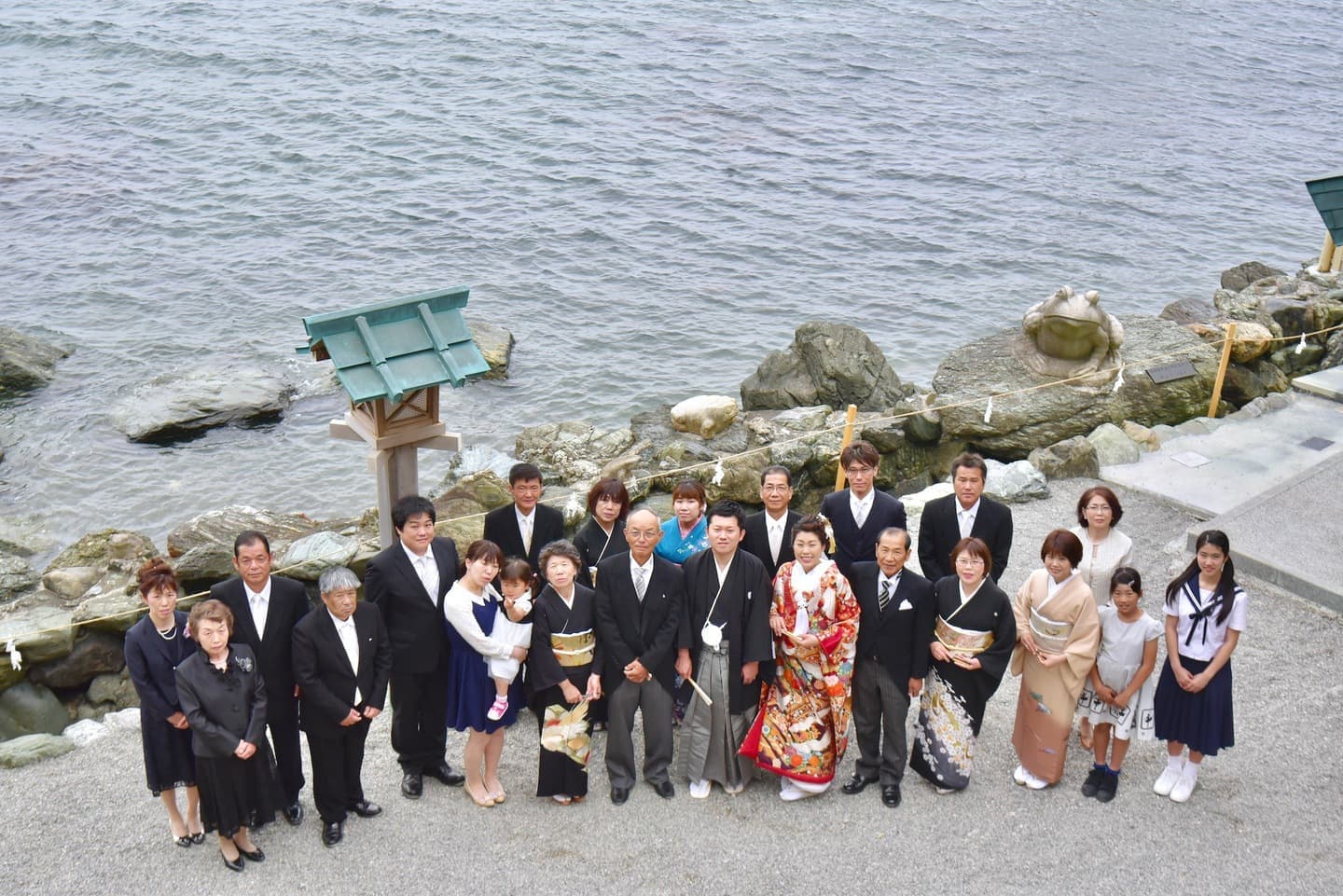 二見興玉神社で結婚式の新郎と花嫁さん