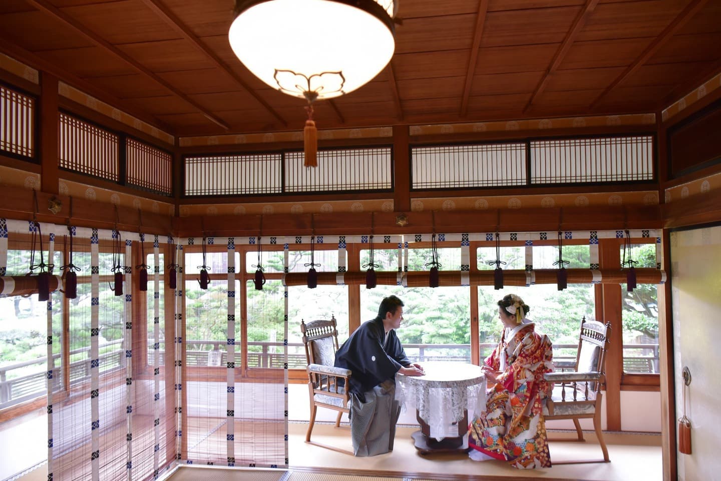 二見興玉神社で結婚式の新郎と花嫁さん